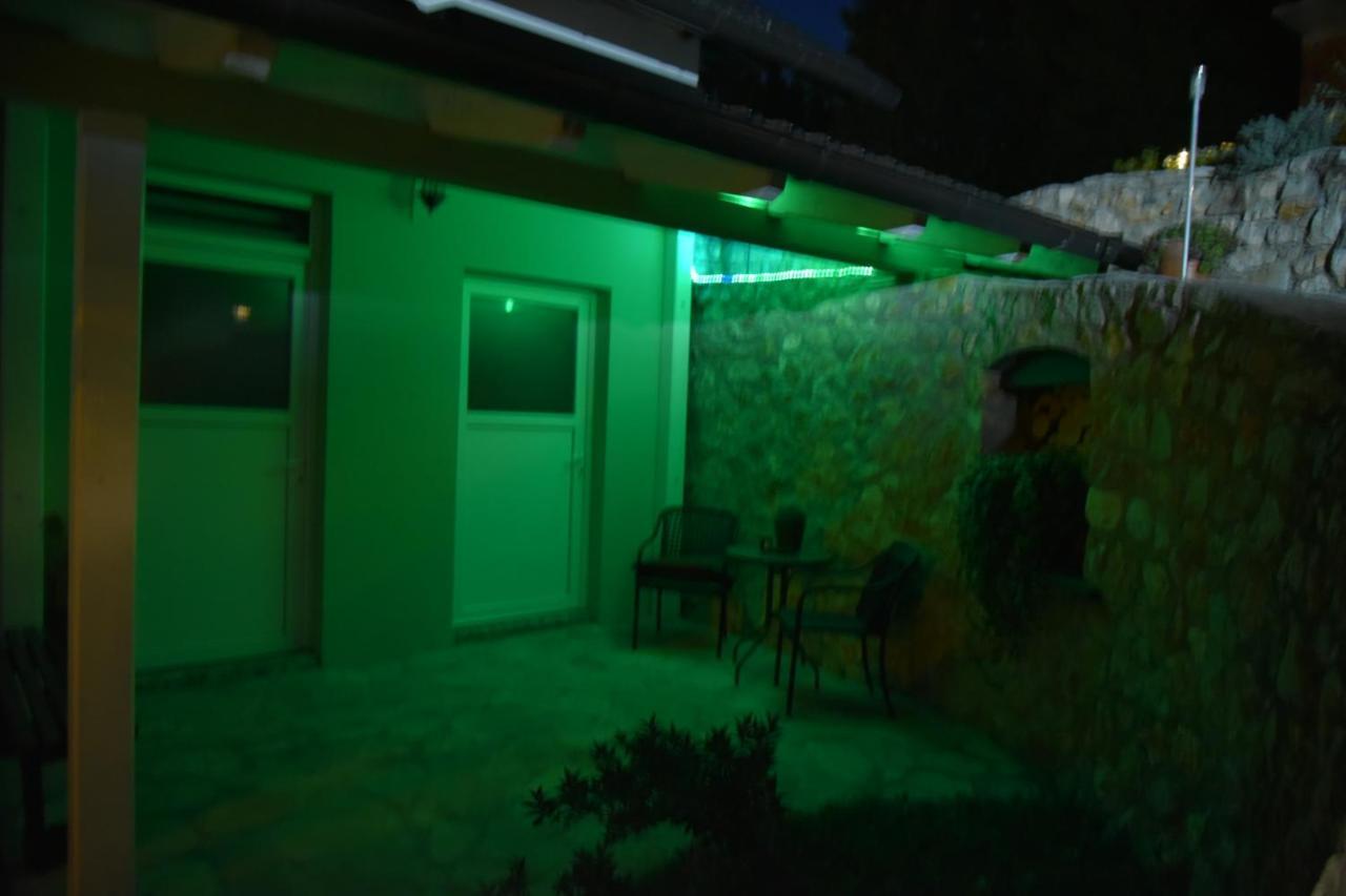Apartment Bobic Licko Petrovo Selo Esterno foto